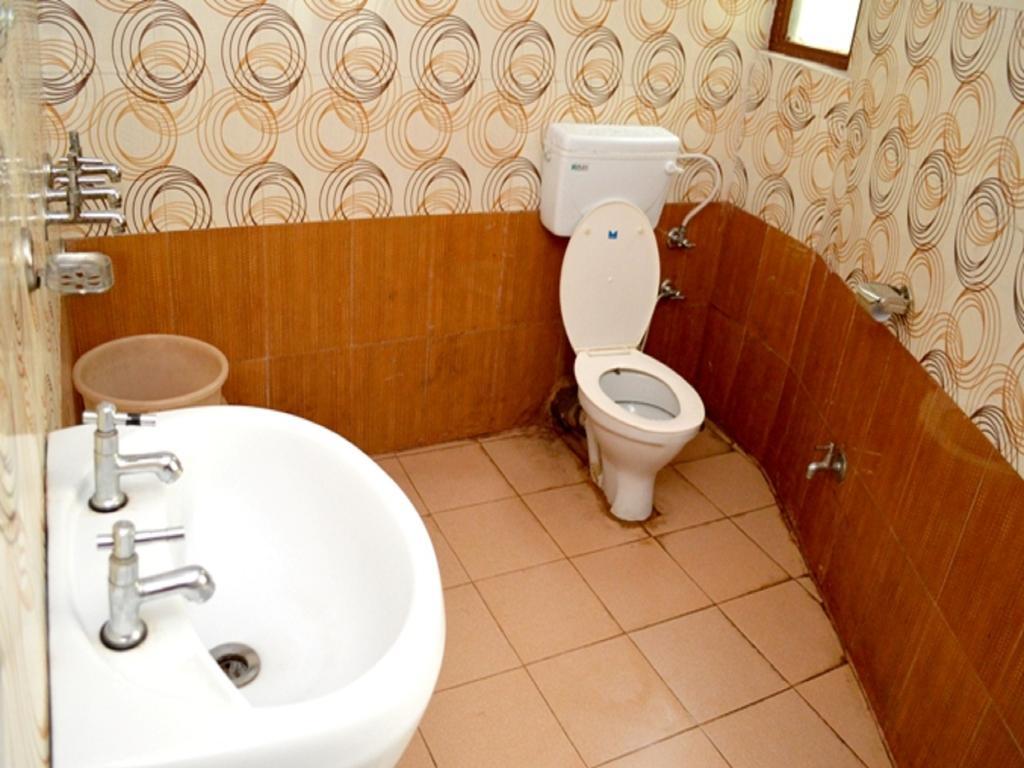 Kasauli Hotel Puri Habitación foto