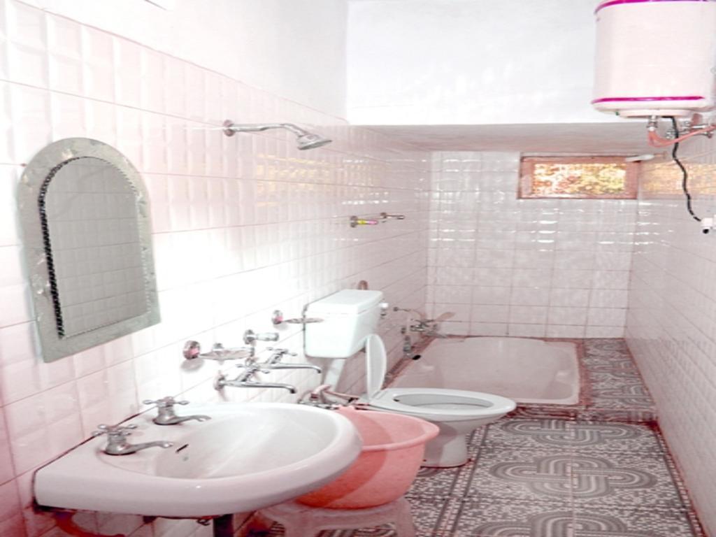 Kasauli Hotel Puri Habitación foto