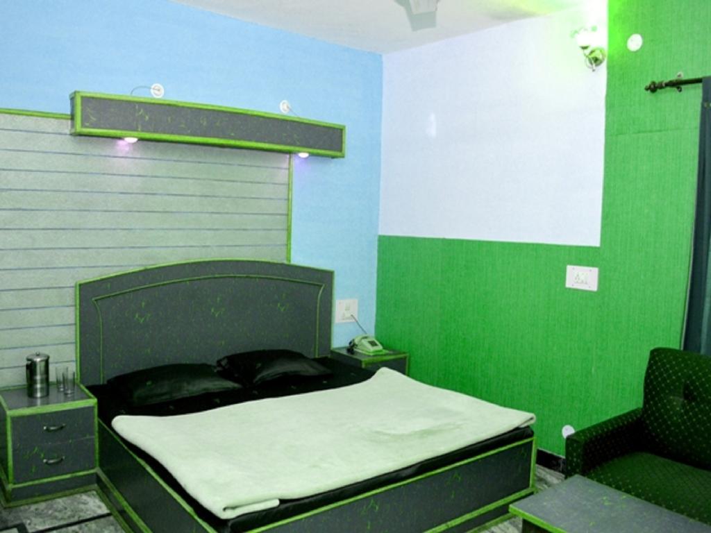 Kasauli Hotel Puri Habitación foto